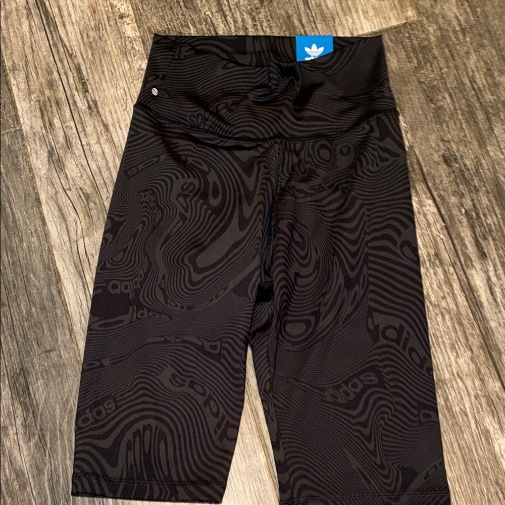 Adidas Black Swirl Design Capris